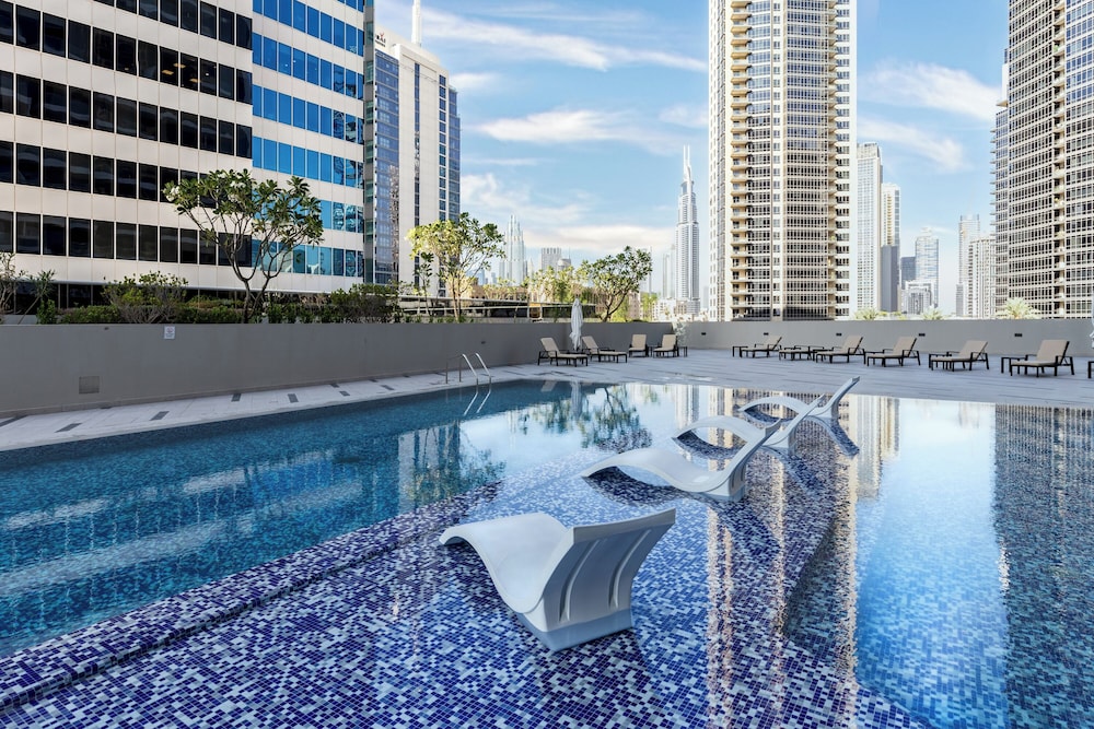Maison Privee - Sky-High Panoramic Apt with Iconic Burj Khalifa Views