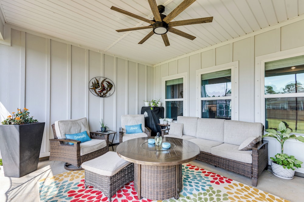 Pet-friendly Pensacola Home w/ Fenced Backyard