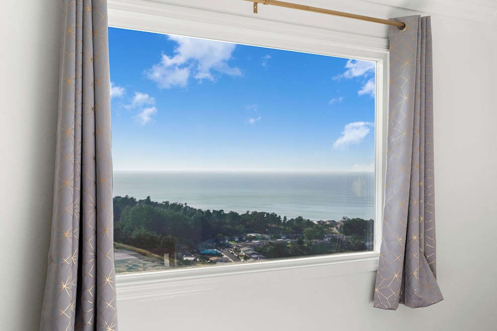 Charming 2BR Coastal Getaway in Pacifica