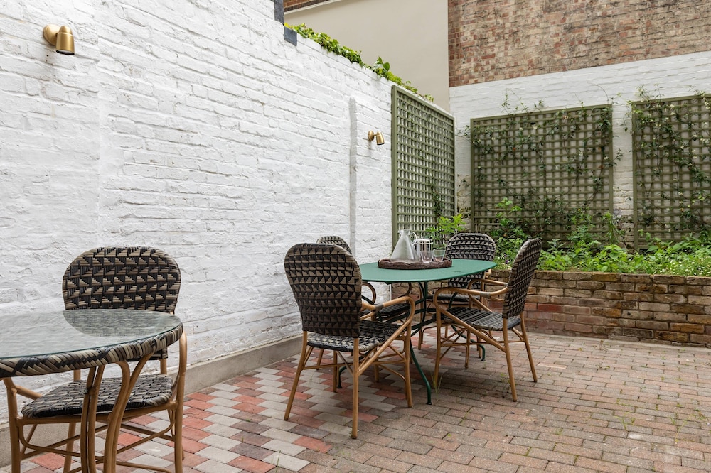 Tite Street IX by Onefinestay