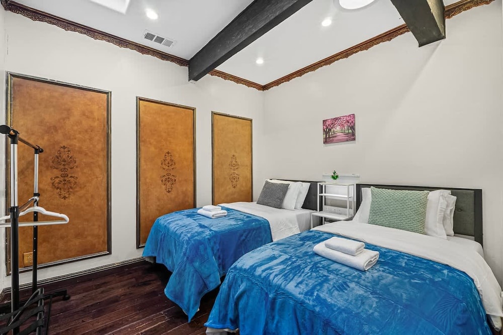 Stunning Roman Design 7bed5bath in Heart San Jose