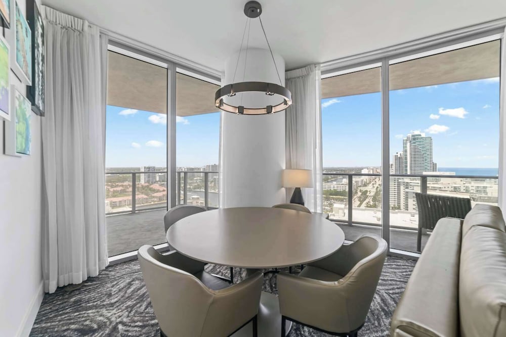 Sunny Balcony - Beautiful Stay for 2 With Ocean Views & Resort Amenities