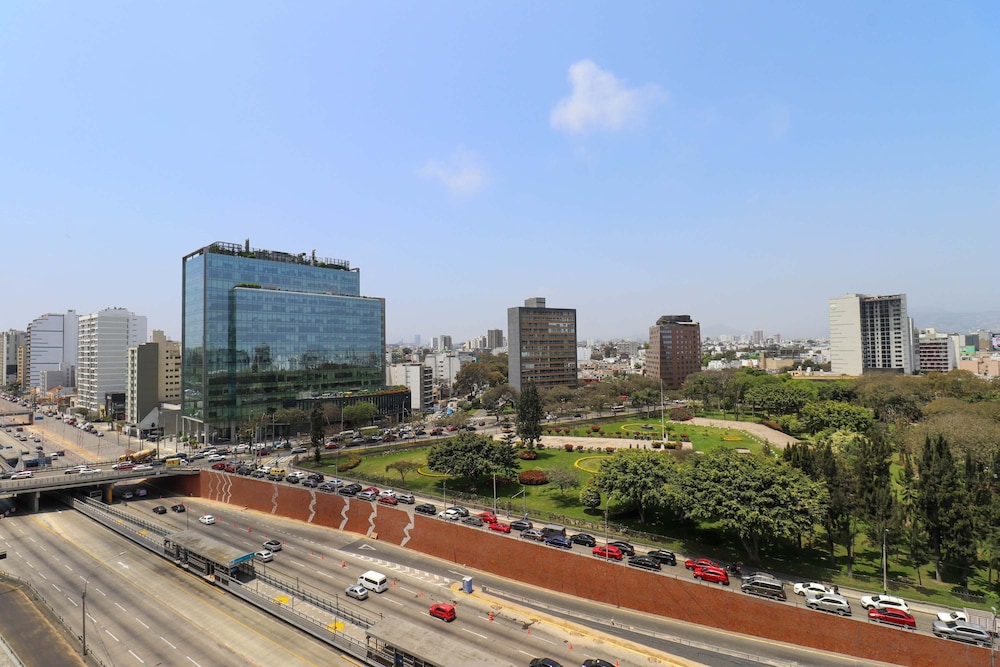 w Comfy 2BR w Park View in Miraflores