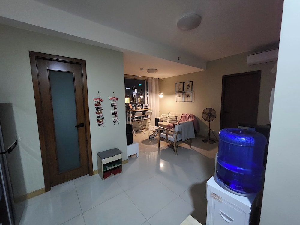 Cozy 1BR Condo in Mandaluyong City With City Skyline View