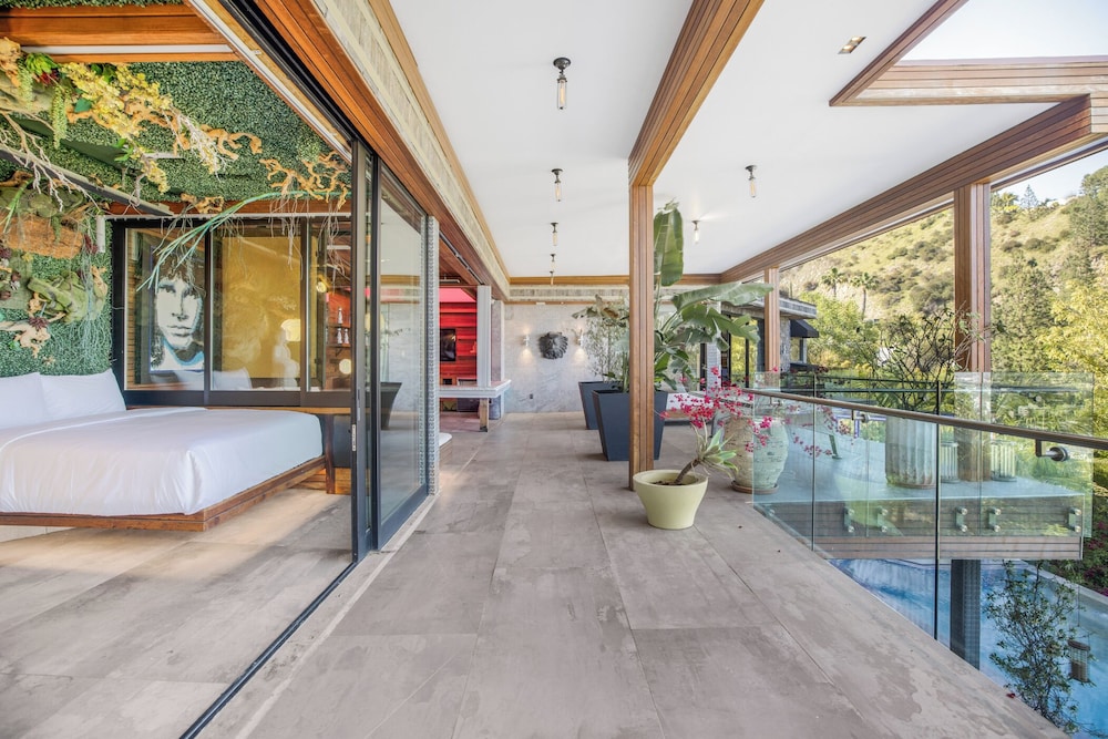 Villa Kaleida - Sleek Modern Sunset Villa With Eclectic Style & Infinity Pool