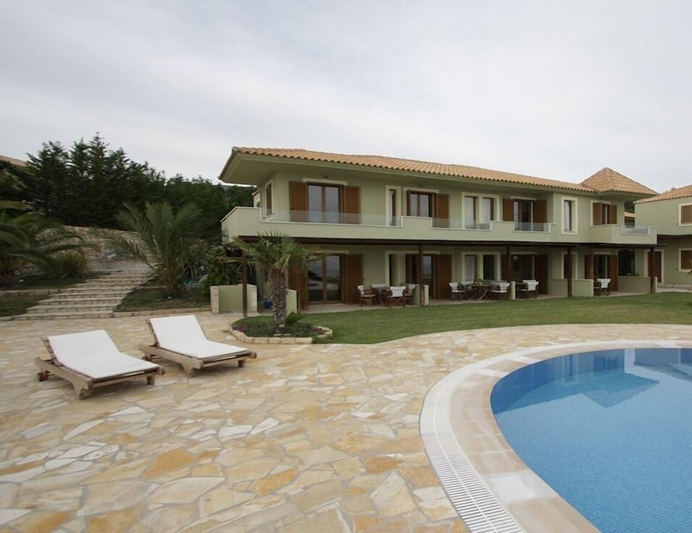 Agnanti Suites