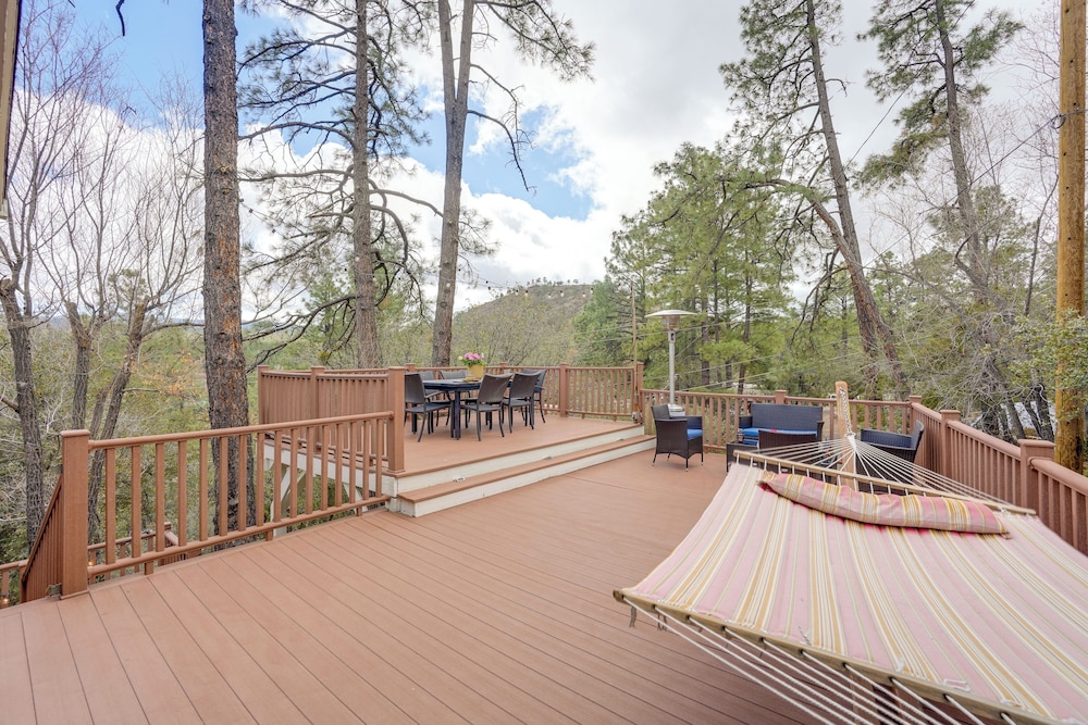 Mtn Views & Multi-level Deck: Prescott Paradise!