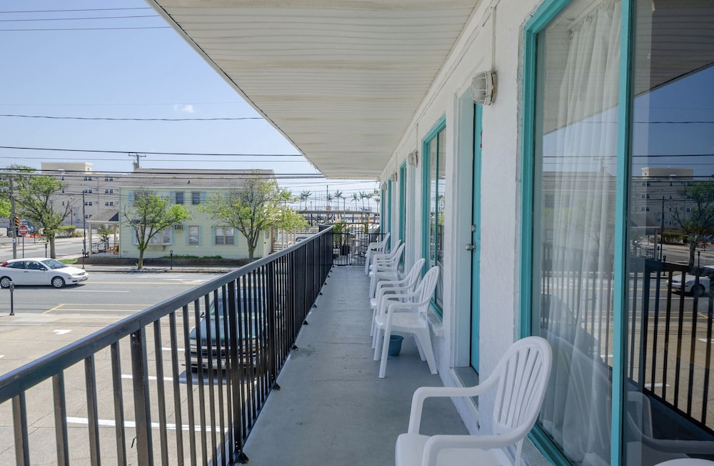 Surf Comber Motel