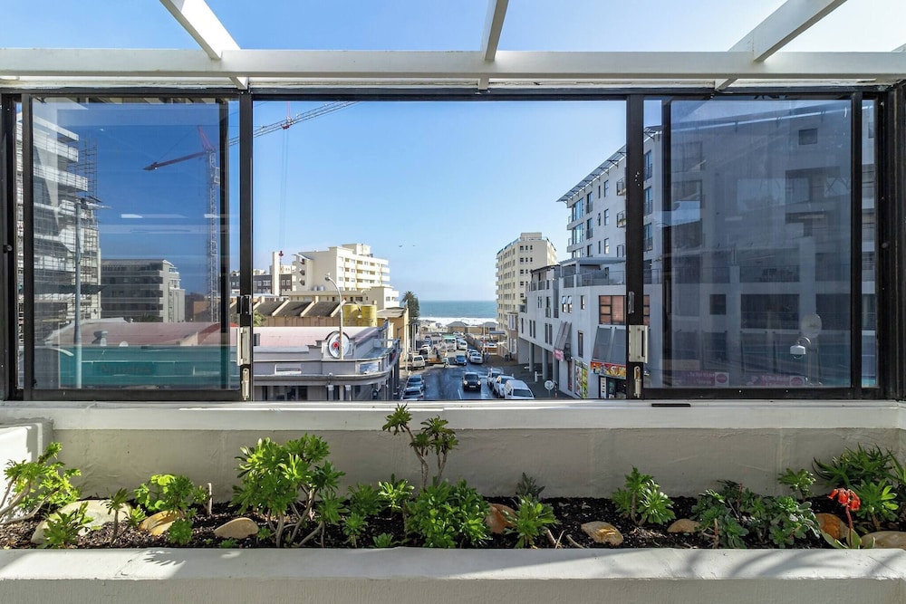 1 Bedroom Apartment, Seapoint, Cape Town