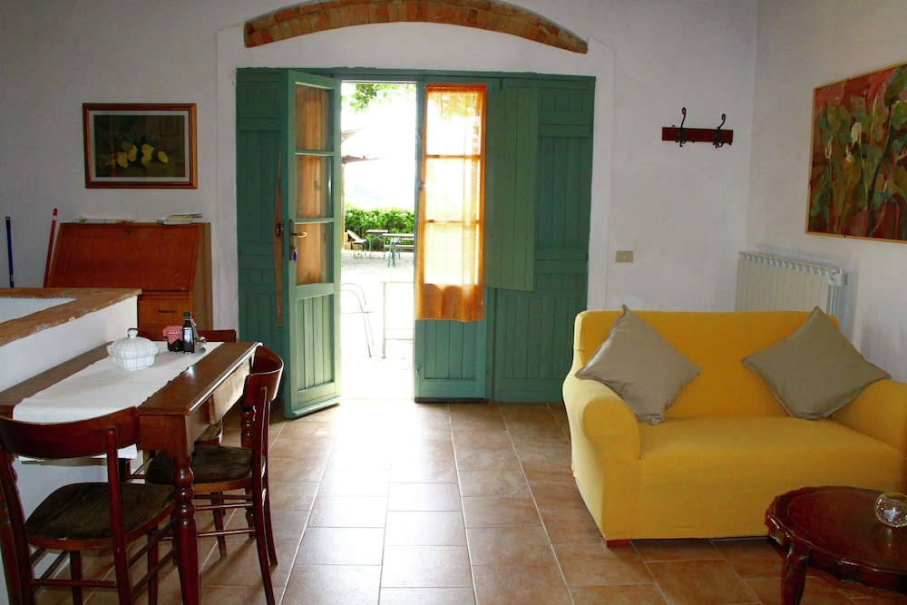 Nice Apartment in Guasticce With Pool