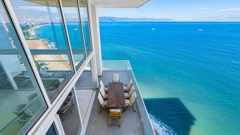 Beachfront Luxury 4BR Penthouse With Incredible Ocean Views