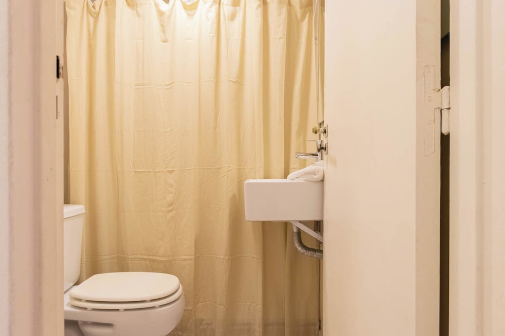 MOT + Junin 1435 - 4 Bd 8 Pax in Recoleta