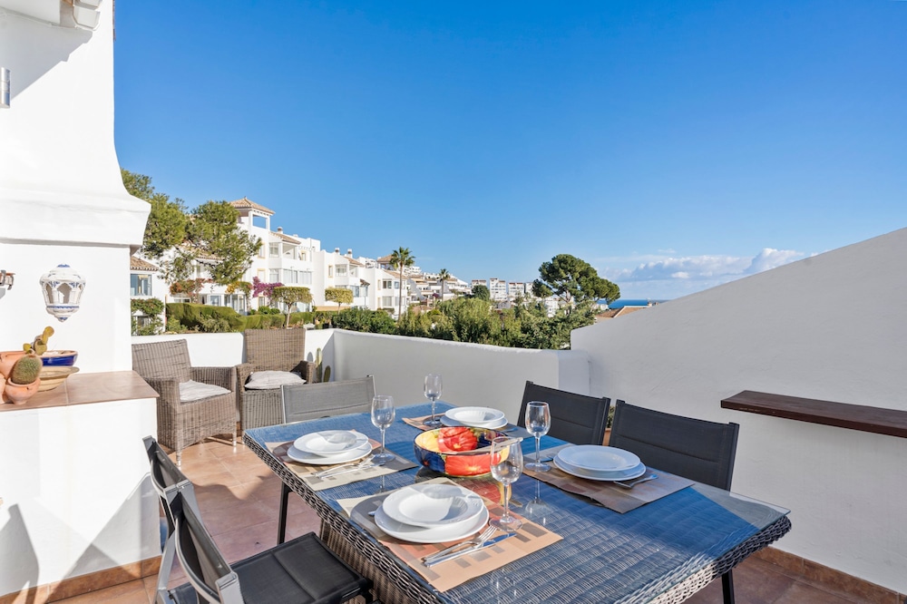 Apartment With Roof Terrace and Pool - Ref 129