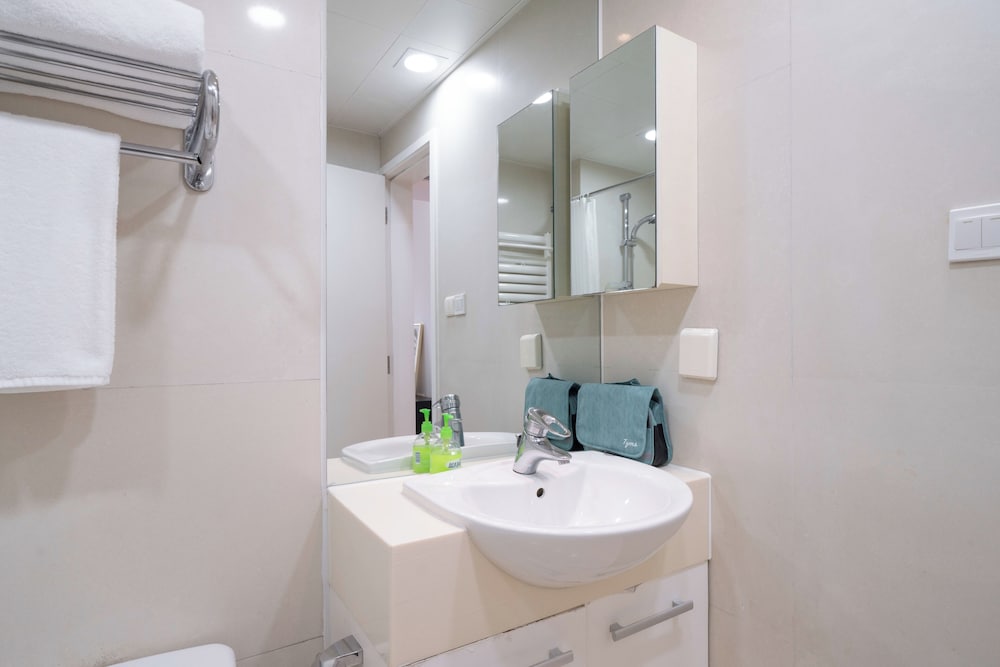Tyms Spacious 3BR 2BA Retreat Xujiahui