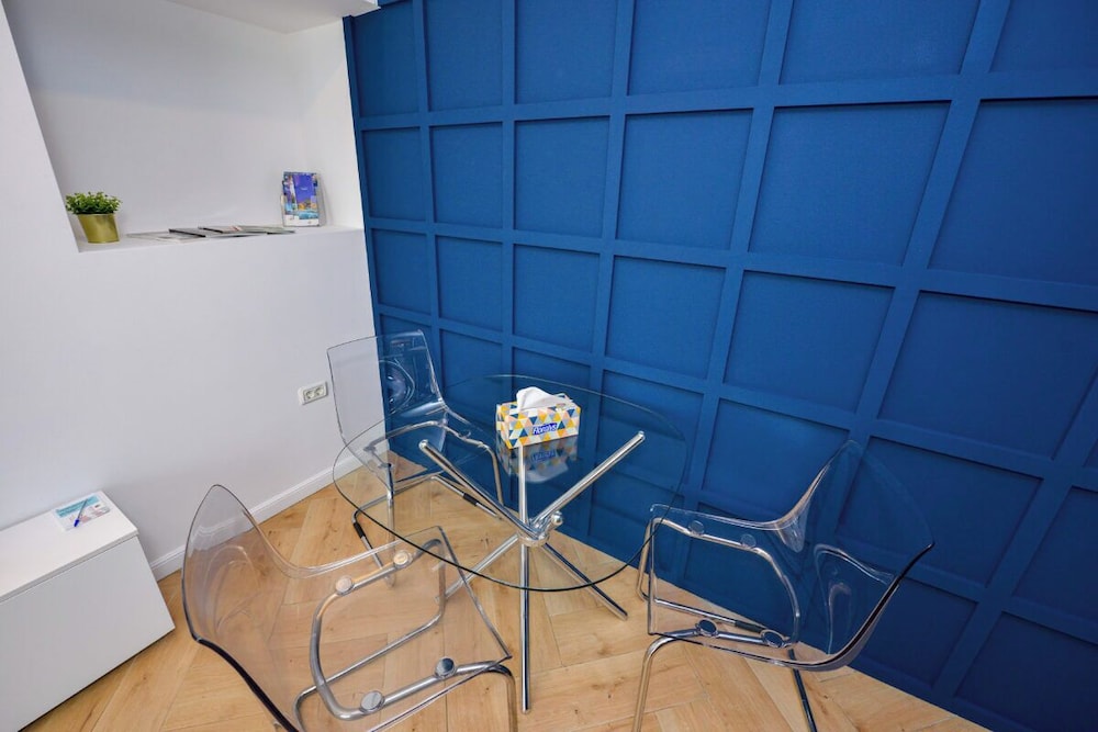 Blue Moon - One Bedroom - Romana Square
