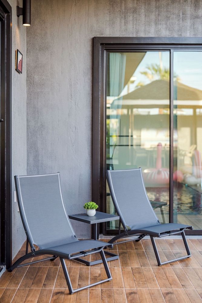 Orange Private Pool Villa, Near Cham Am Beach