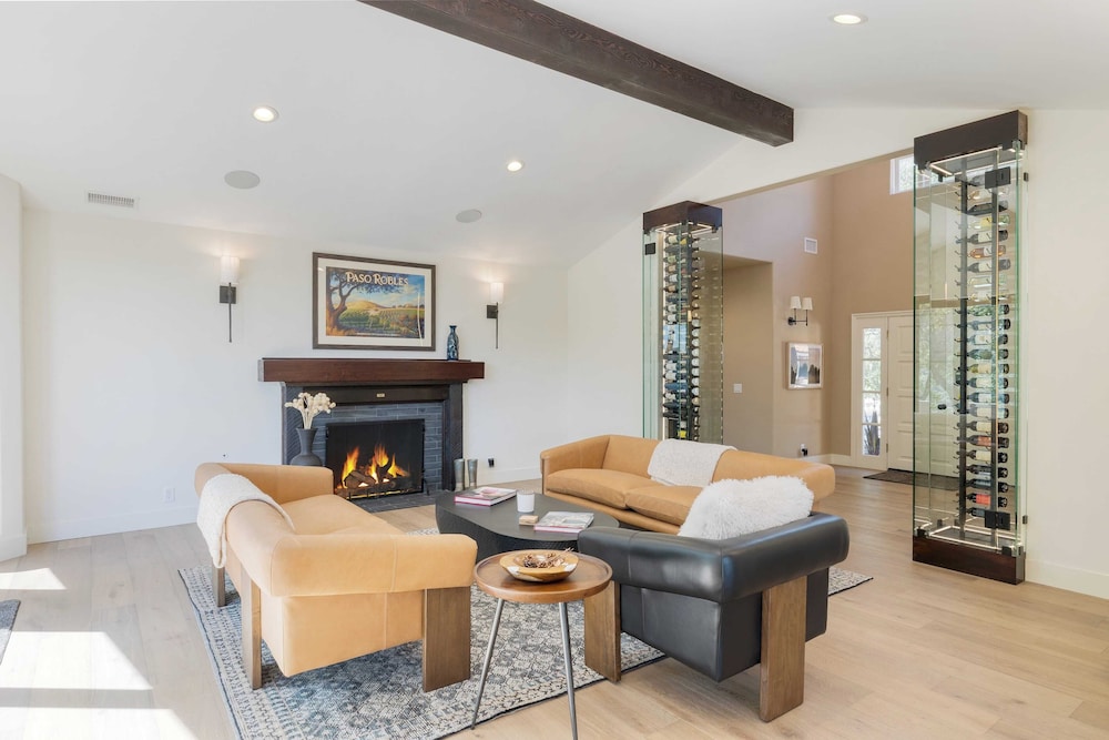 Rancho Robles by Avantstay Vineyard Villa w/ Views, Pool & Privacy