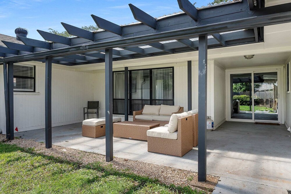 The Belvedere Pet Friendly Spacious Yard