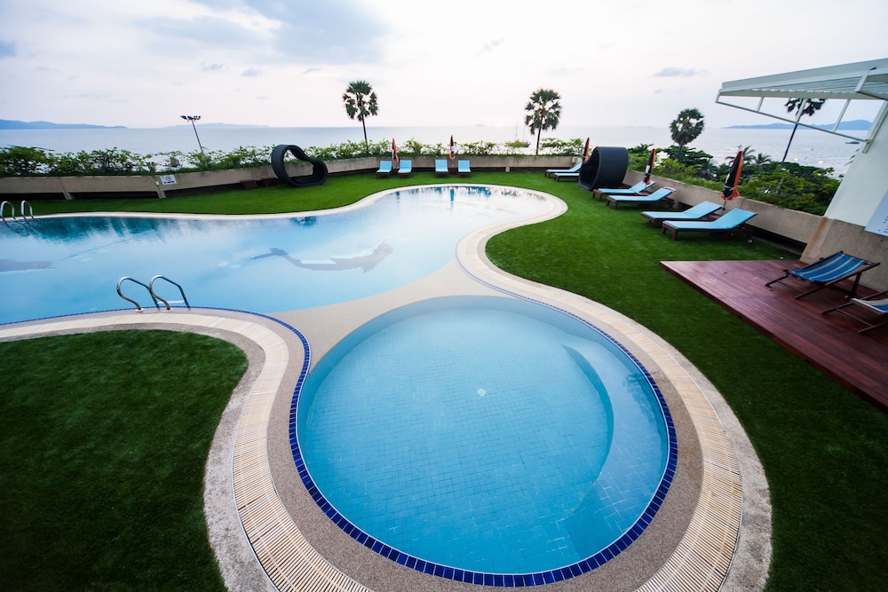 GRAND JOMTIEN PALACE HOTEL