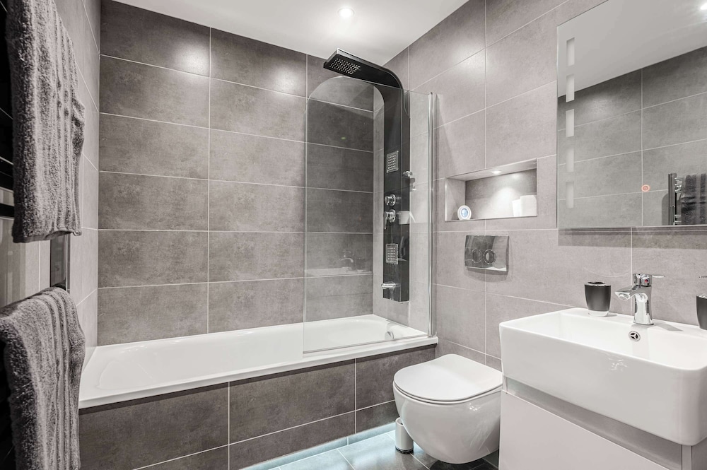 Host Stay Maple Court