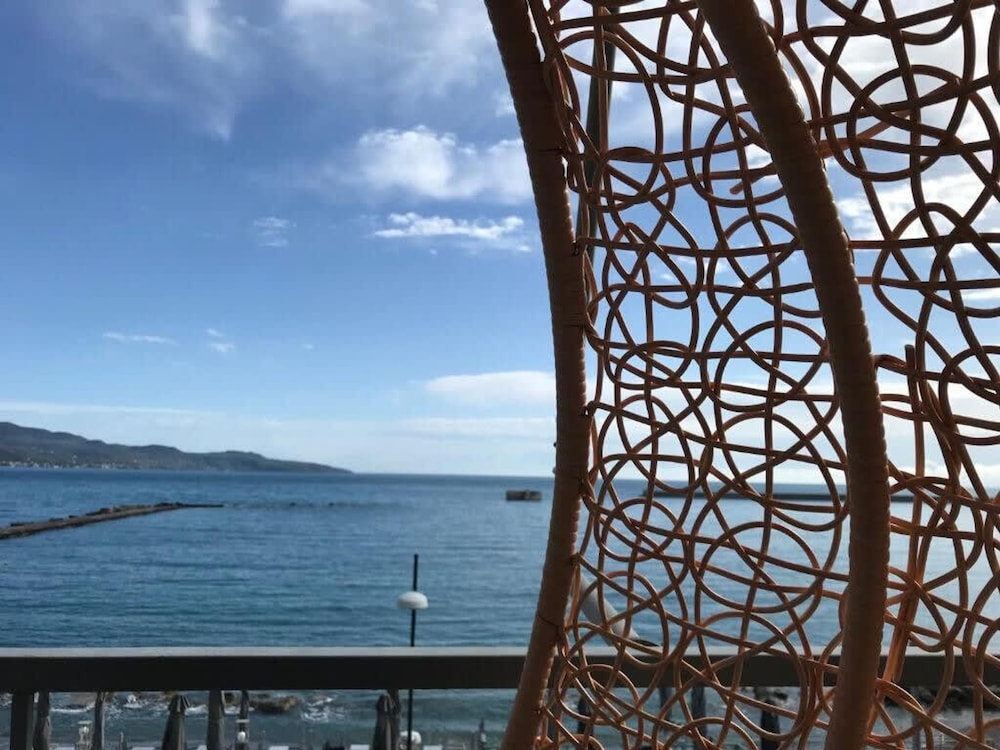 Seafront Kalamata Haven - Blue Luxury Suite