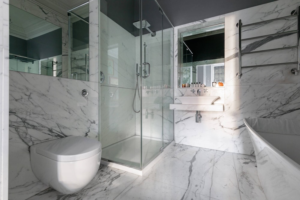 Chelsea Embankment III by Onefinestay