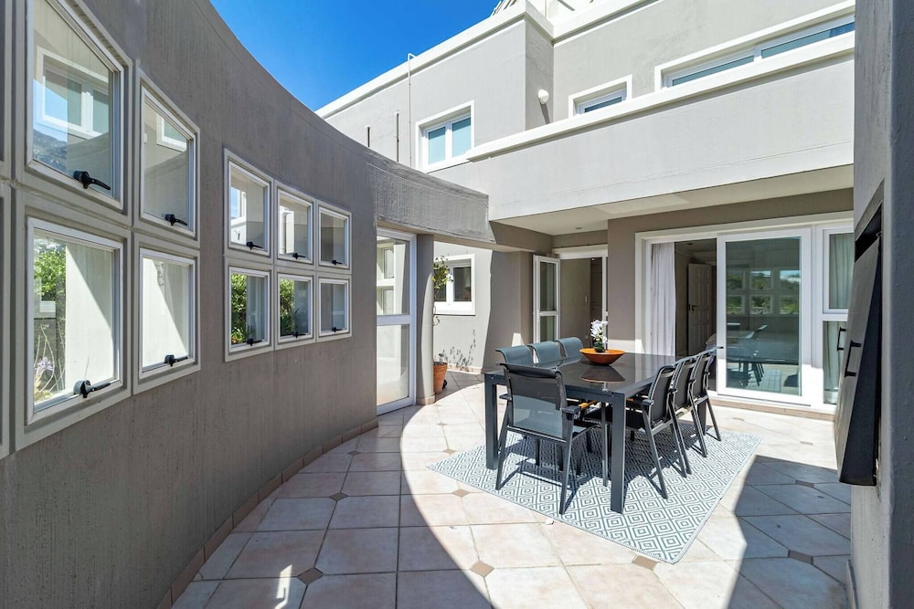 Beachfront Villa, Beach Club, Houtbay