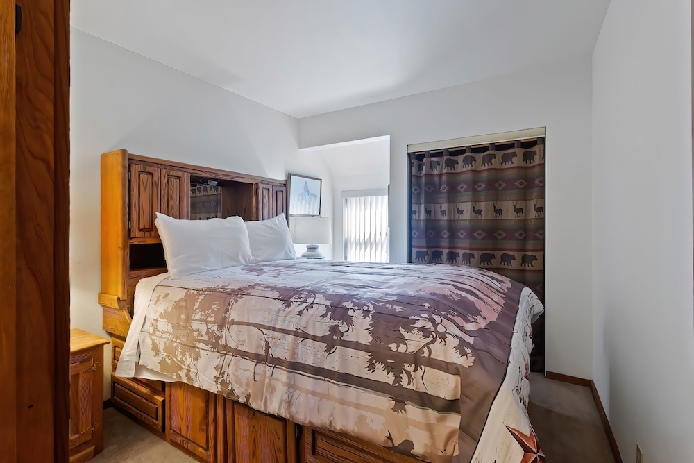 Bear Valley Vacation Condos by RedAwning