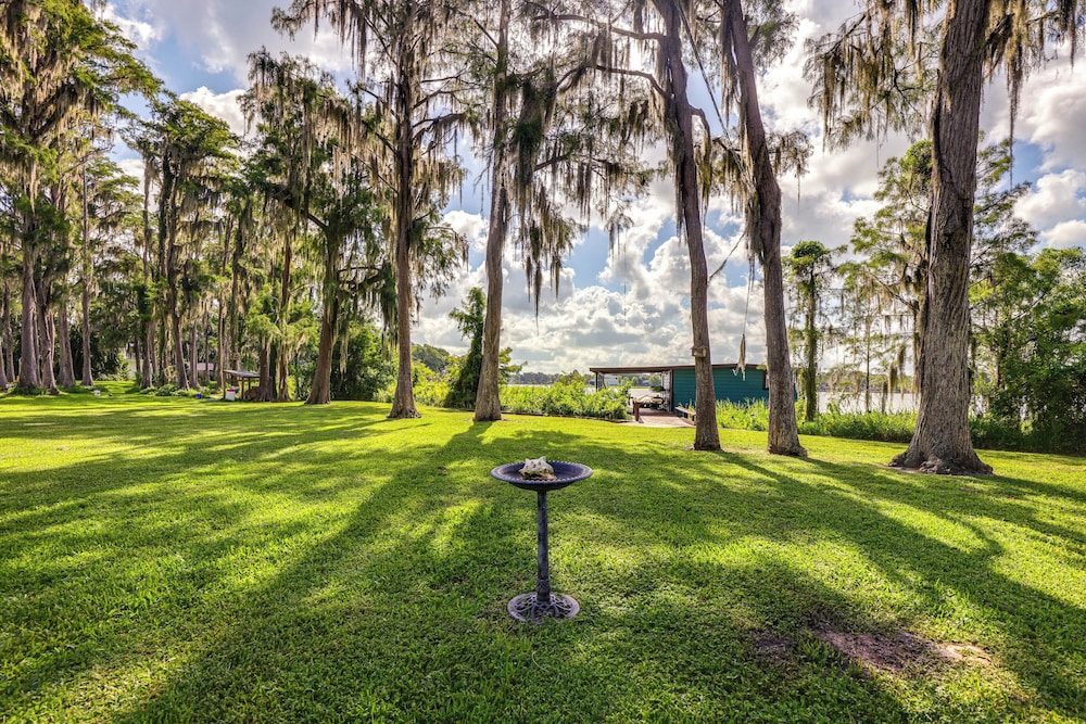 Lakefront Home w/ Hot Tub & Dock in Orlando!