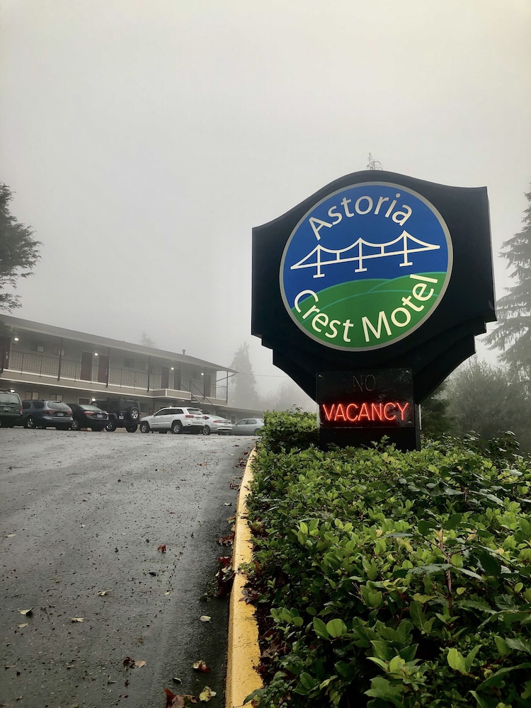 Astoria Crest Motel