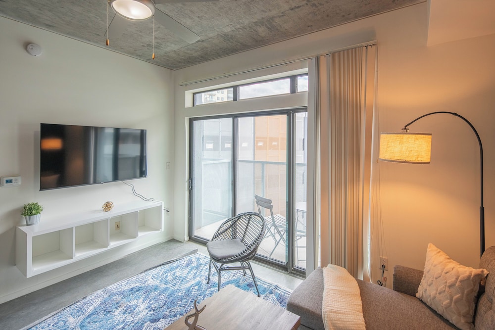 ROVE LIVING/KL - Roosevelt Point