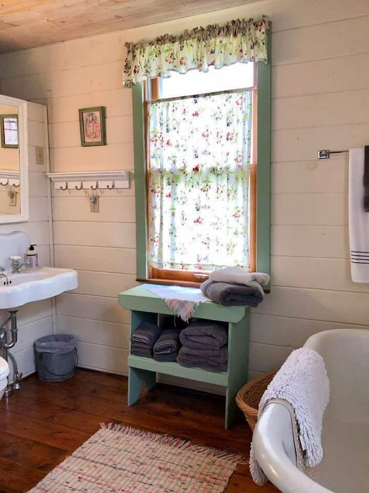 Taylor Made Bed and Breakfast view 2