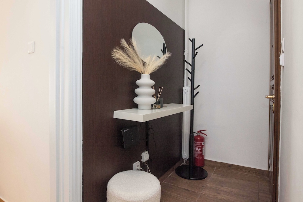 Stylish Renovated 2 Bd Apt in Exarcheia