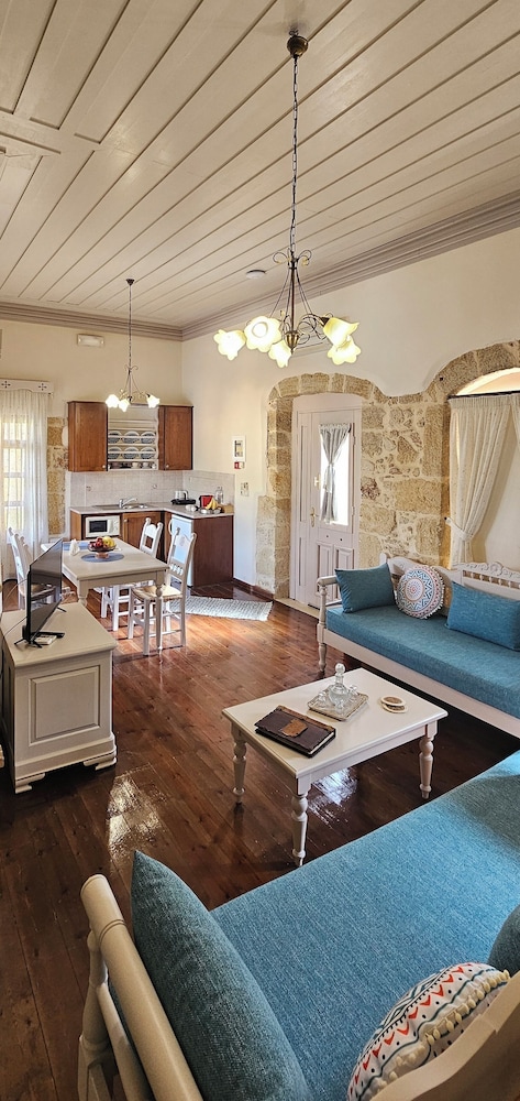 Arhontiko Arhanes Suites