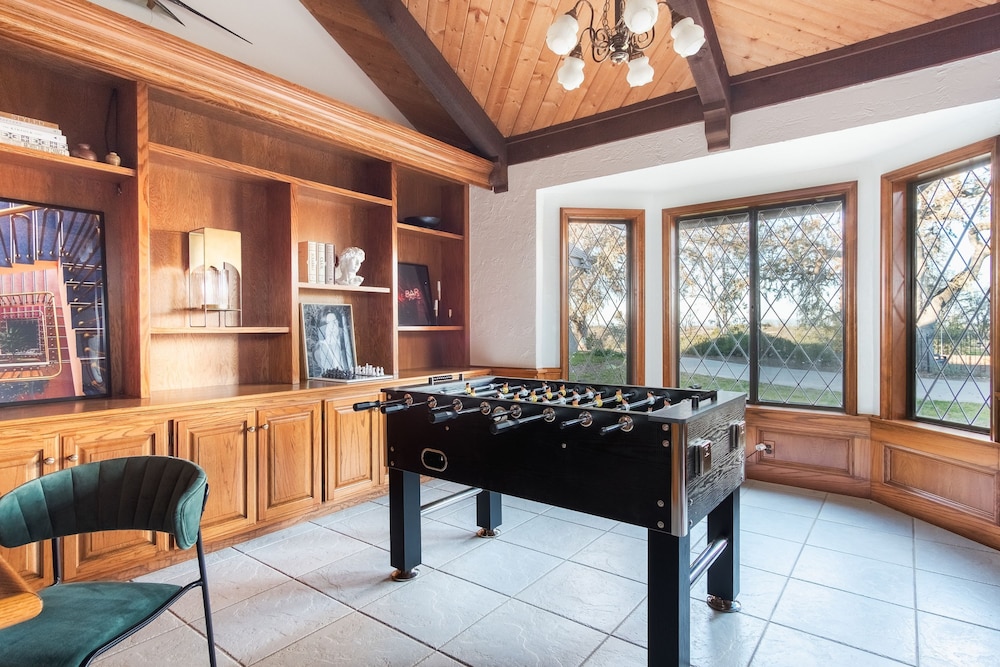 Cathedral by Avantstay Charming Secluded Estate w Sauna Pool Table Views of the Rolling Hills