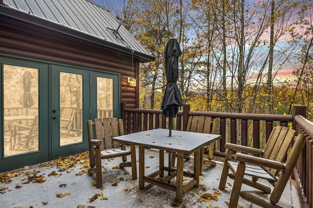 Pine Cone Cabin 4 Bedroom Cabin