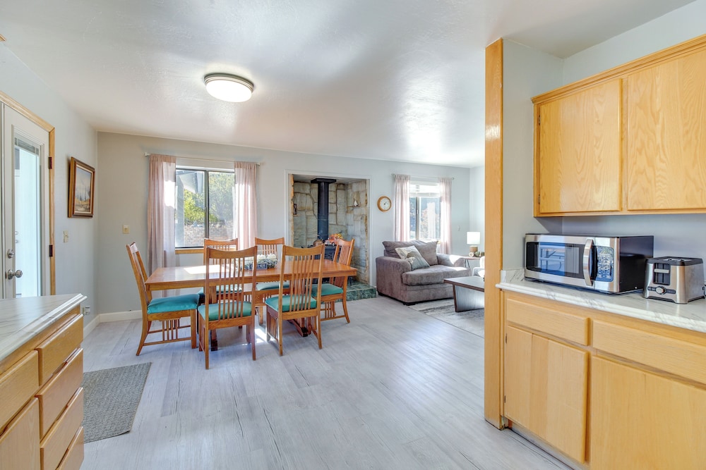 Eagar Vacation Rental Home w/ Spacious Deck! view 3