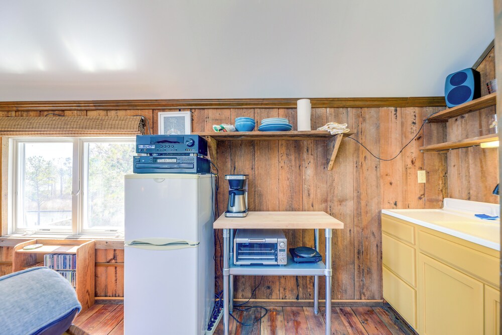 Riverfront Haven: Converted Barn w/ Deck in Aurora