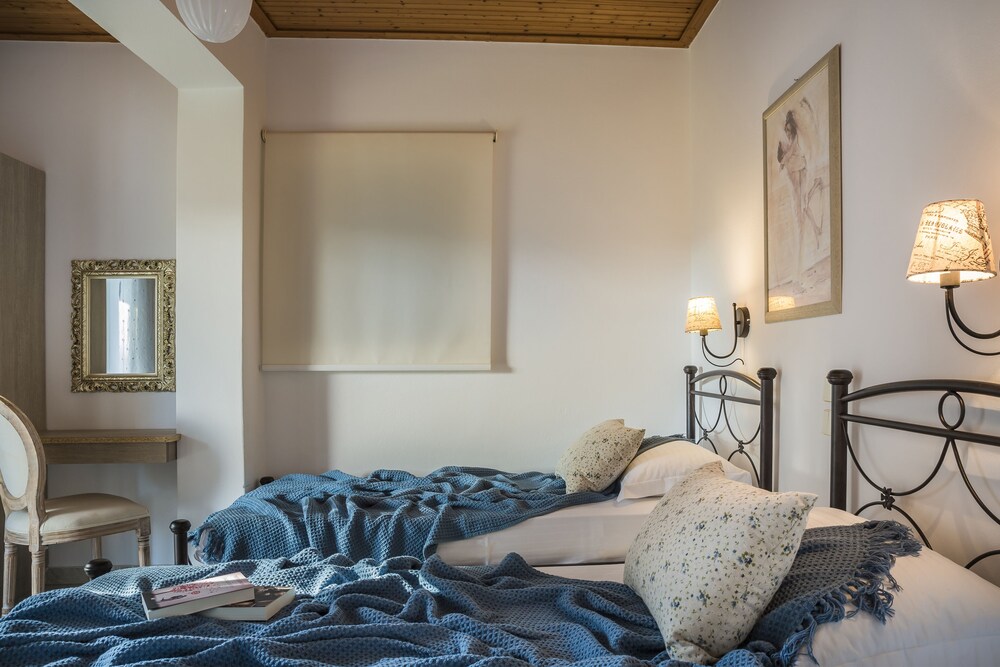 Malibu Studios & Apartments