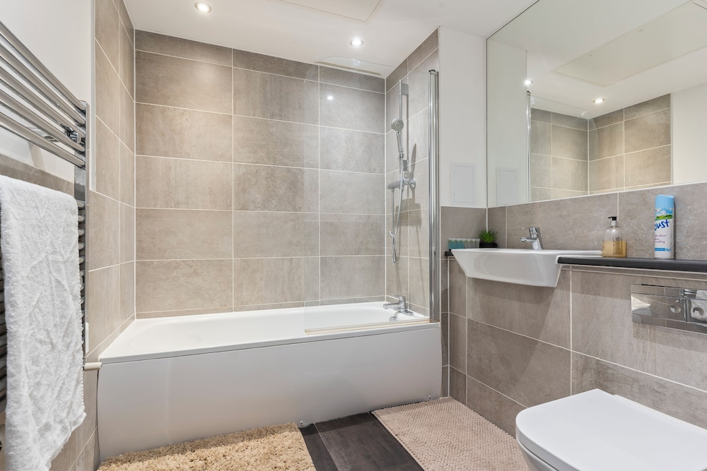 Kingsland High Street Apartment