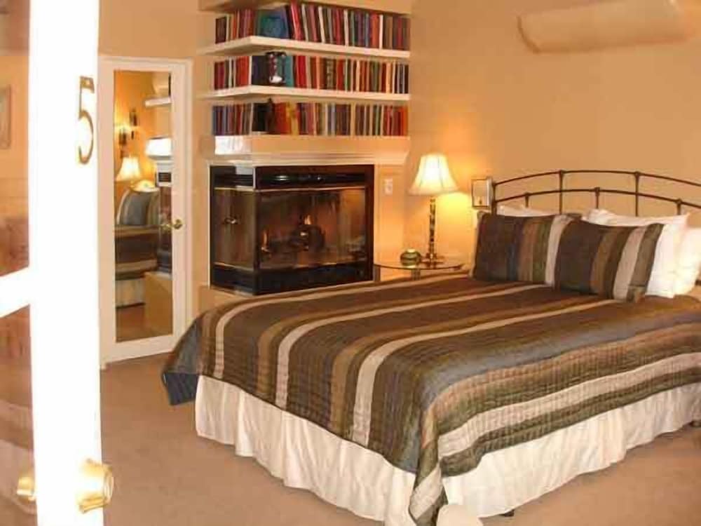 Palm Springs Vacations - Coyote Inn - Property Image 29