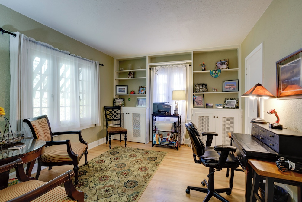 Yard & Grill: Centrally Located Denver Retreat!