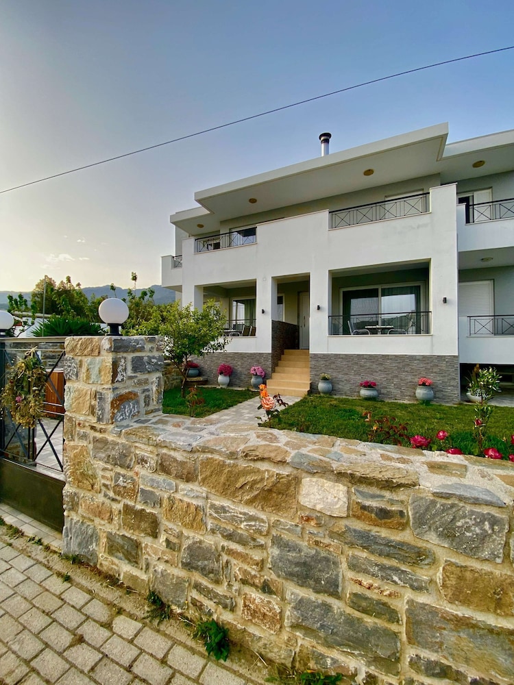 Eirini & Manolis Apartments