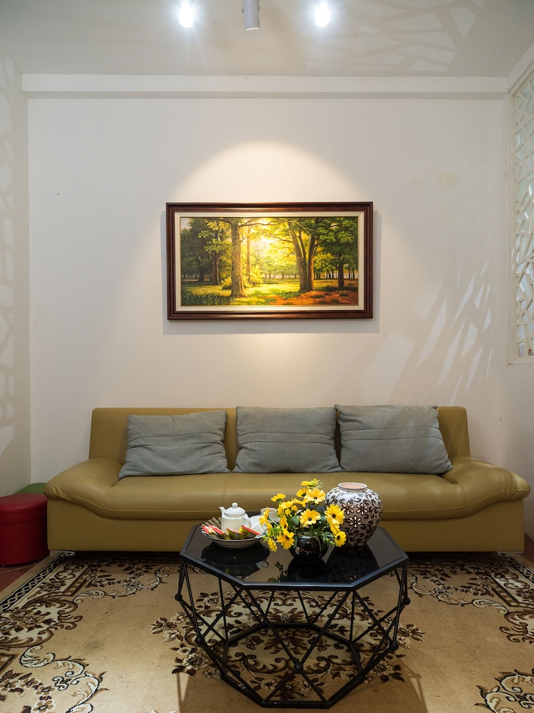Mom's House Hostel