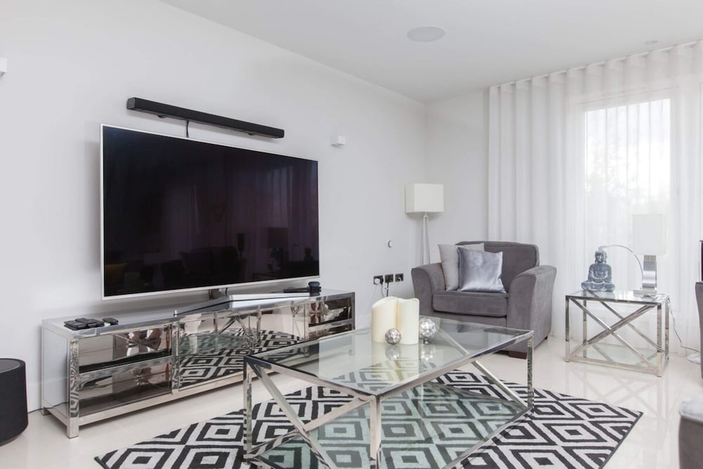 Luxurious Central Edinburgh Apartment - Sleeps 6