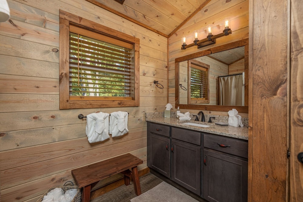 Lux Cabin Mtn Views Flat Parking Dog Friendly