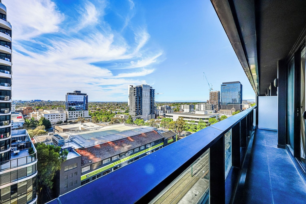 StayAU Stylish 2BR Central Box Hill