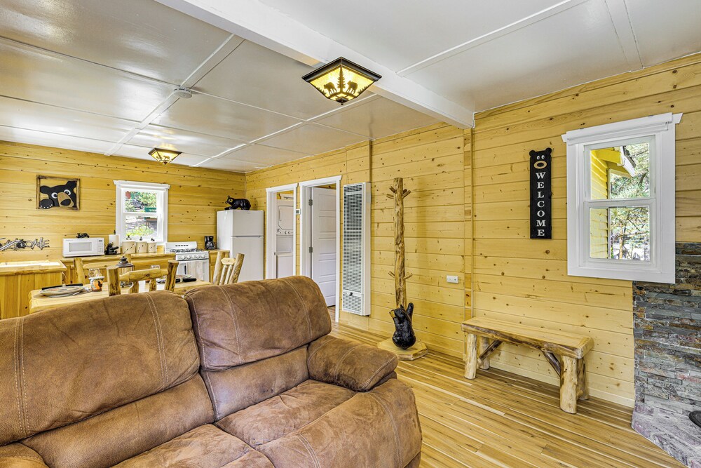 Walk to Water: Cozy Cabin in Green Valley Lake!