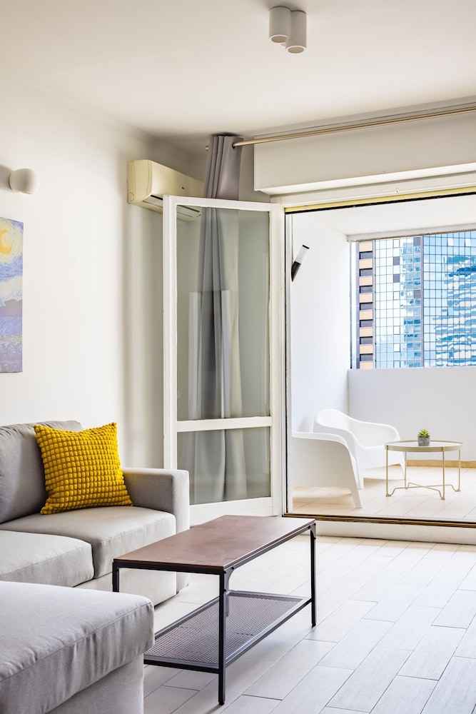 Casa Kenzo With Parking by Napoliapartments