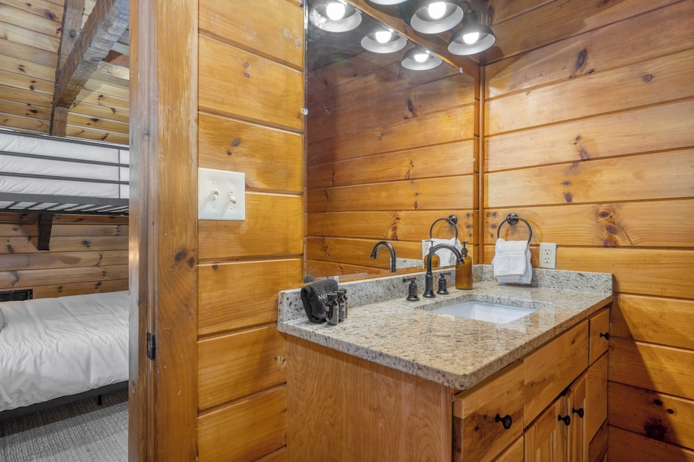 Sleeps 20 3 Cabins w/ Hot Tubs, Game Room, Fire Pit Dudley Trio by Avantstay